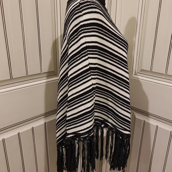 Dana Bachman black ivory white  Leather guede fringe poncho turtleneck shrug - Picture 4 of 10
